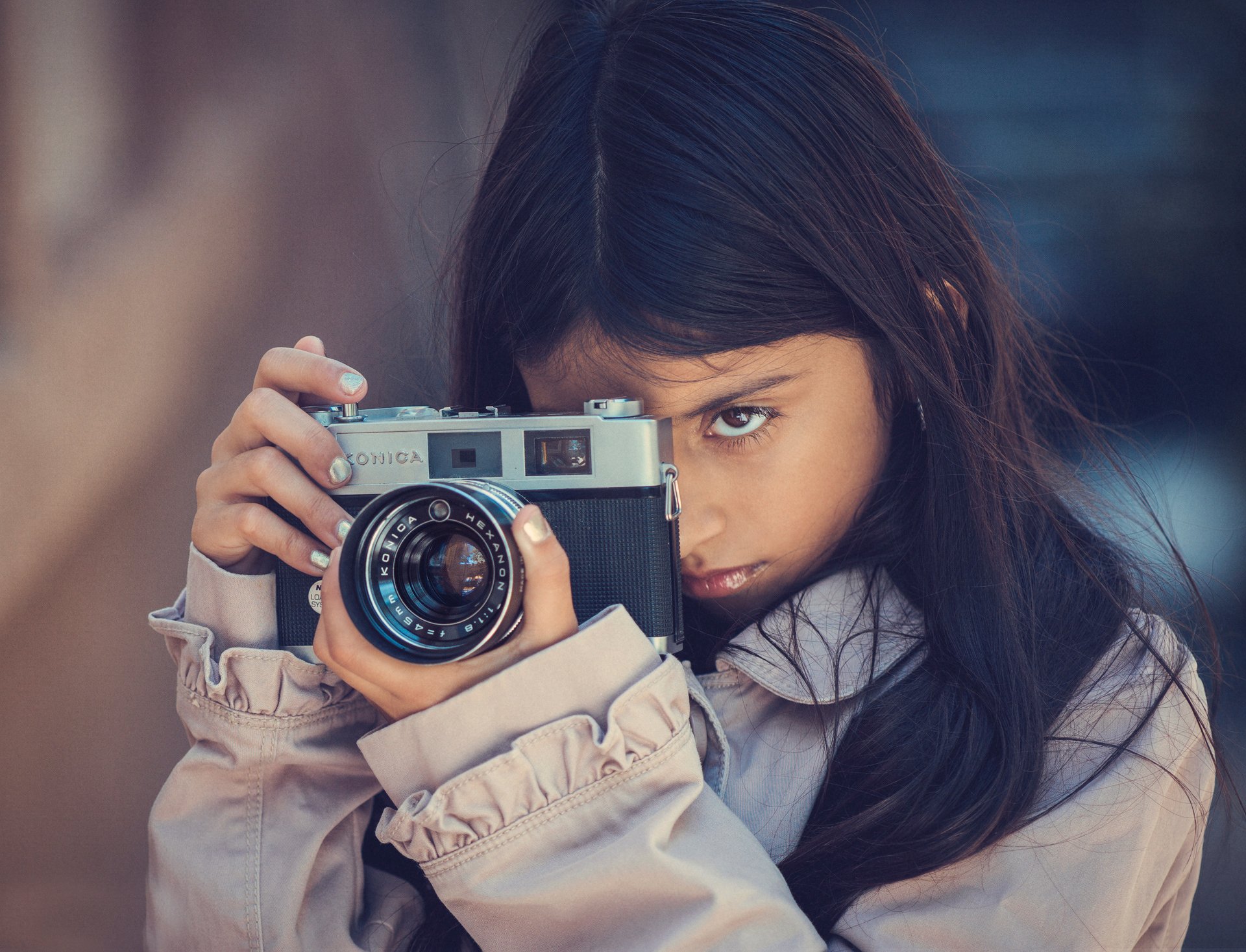 фокуса девочка фотоаппарат konica