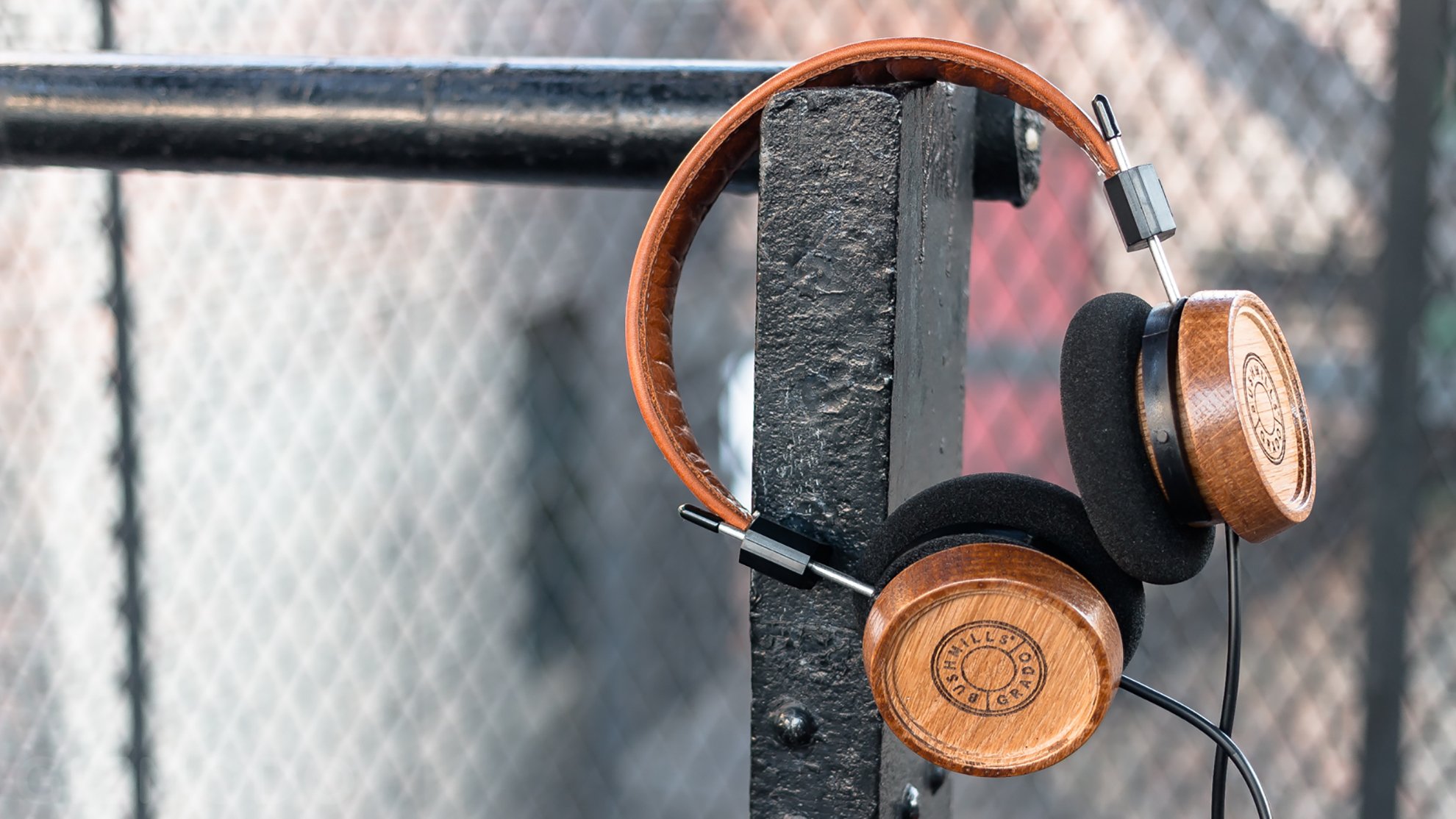 bushmills виски наушники элайджа вуд зак коуи grado labs дерево черный