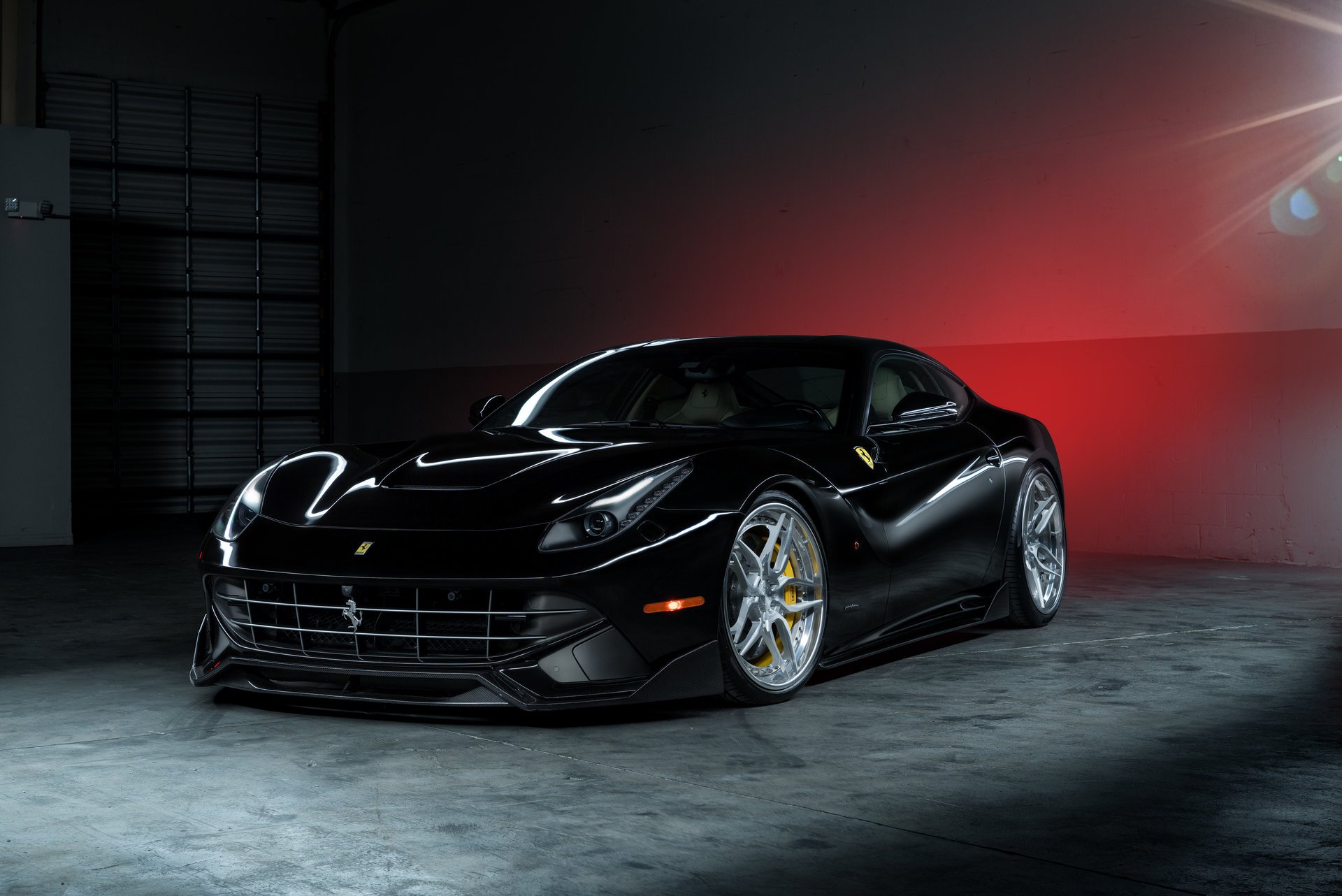 Ferrari черная
