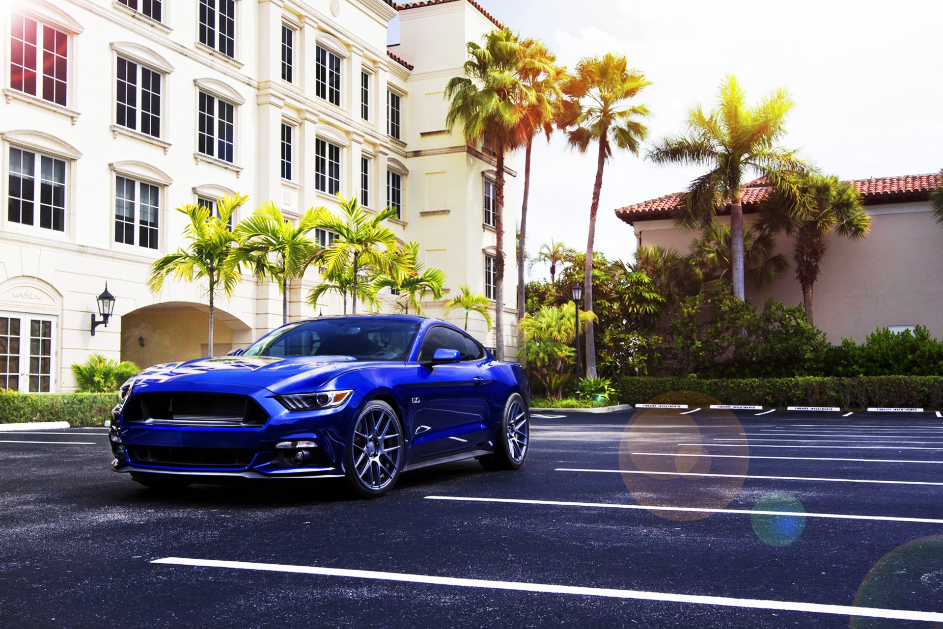 Машина к лету. Форд Мустанг 2015 синий. Mustang s550. Форд Мустанг и дом. Мустанг в Майами.