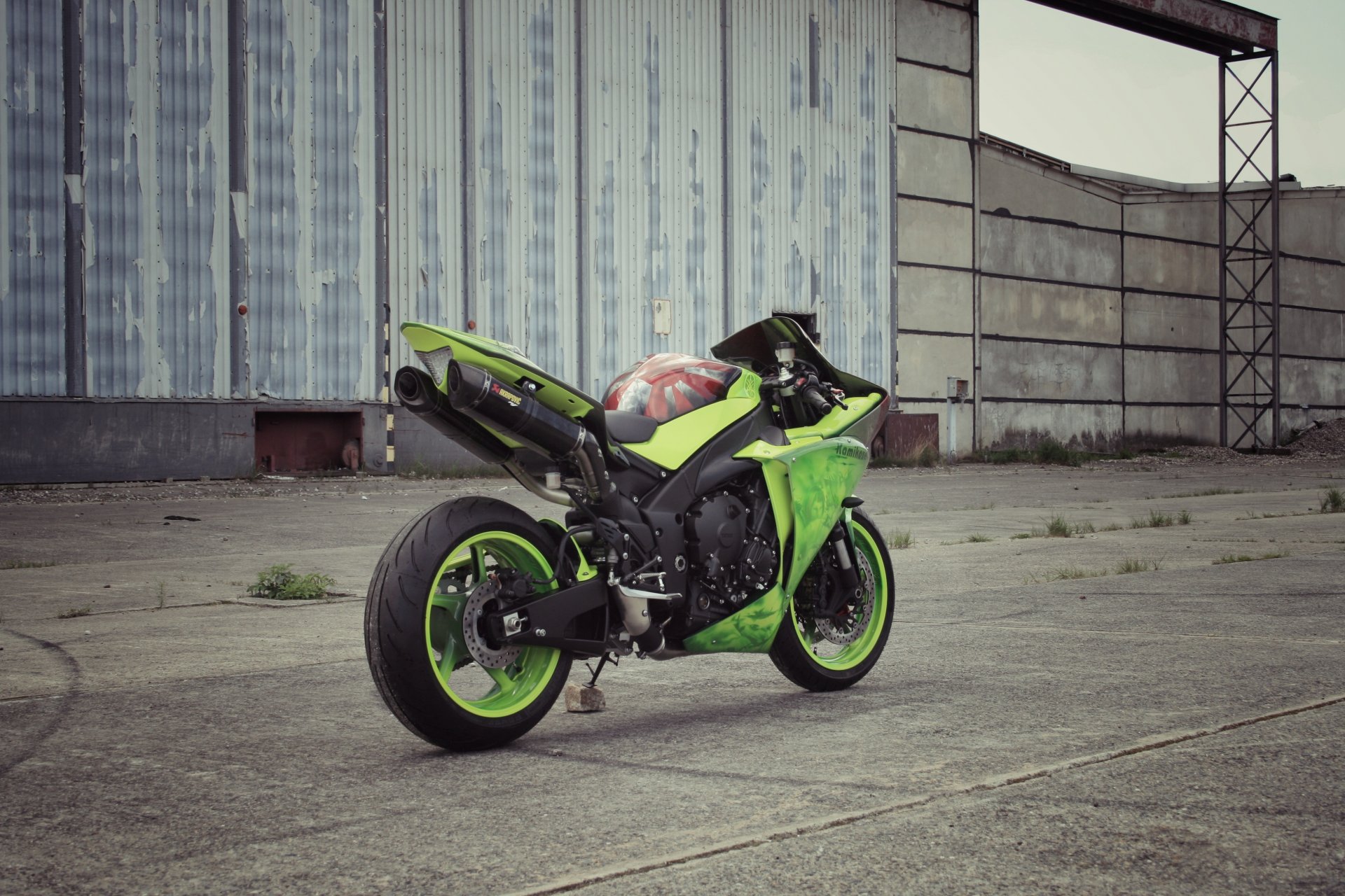 Yamaha YZF r1 Wallpaper