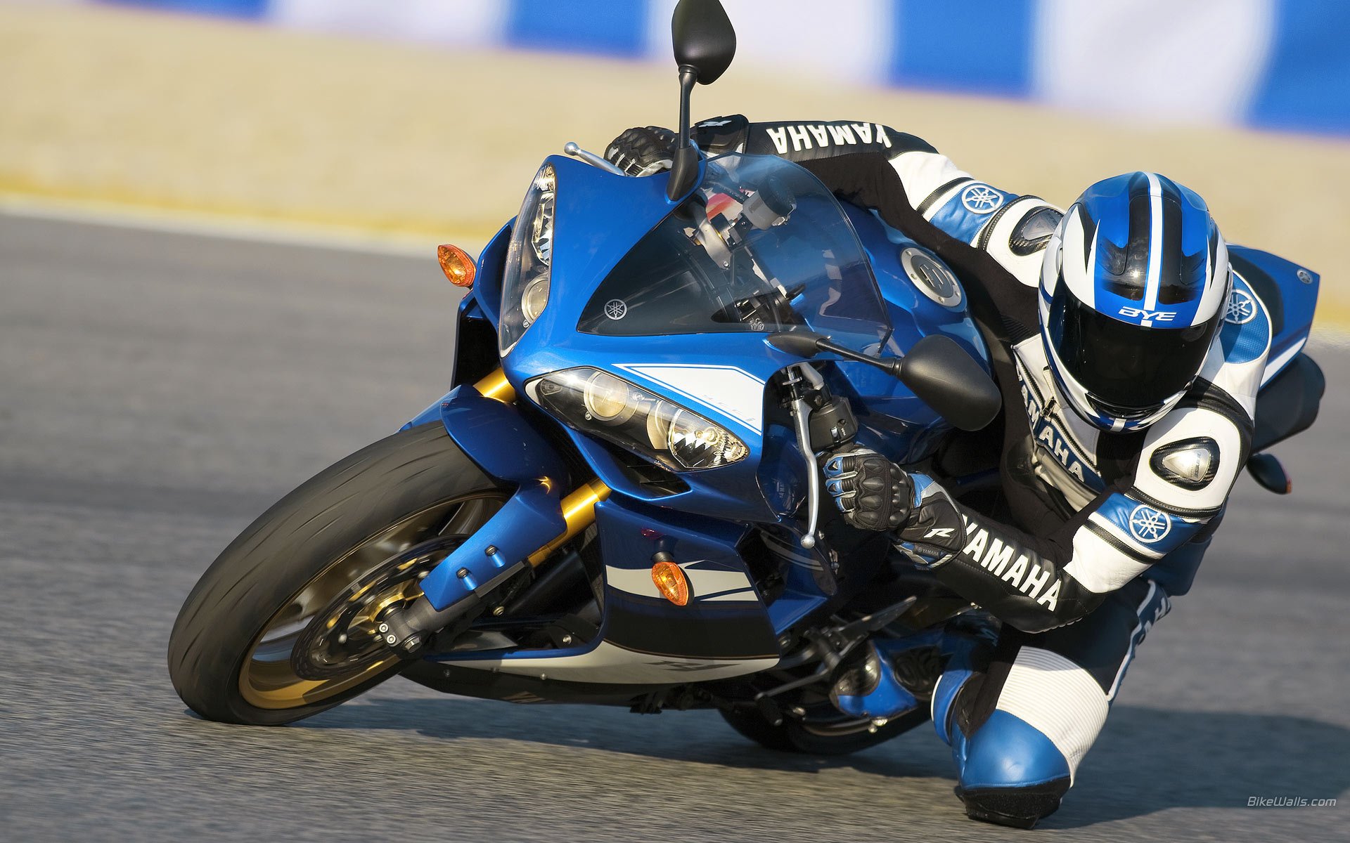 Yamaha YZF r1 Wallpaper