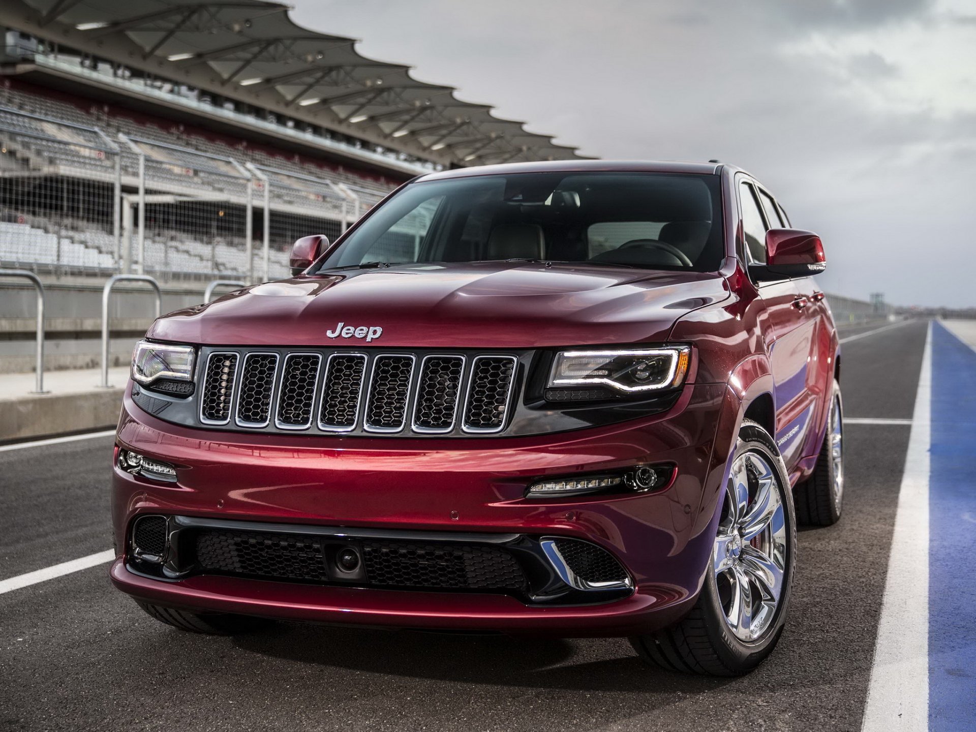 Jeep Grand Cherokee srt8 красный
