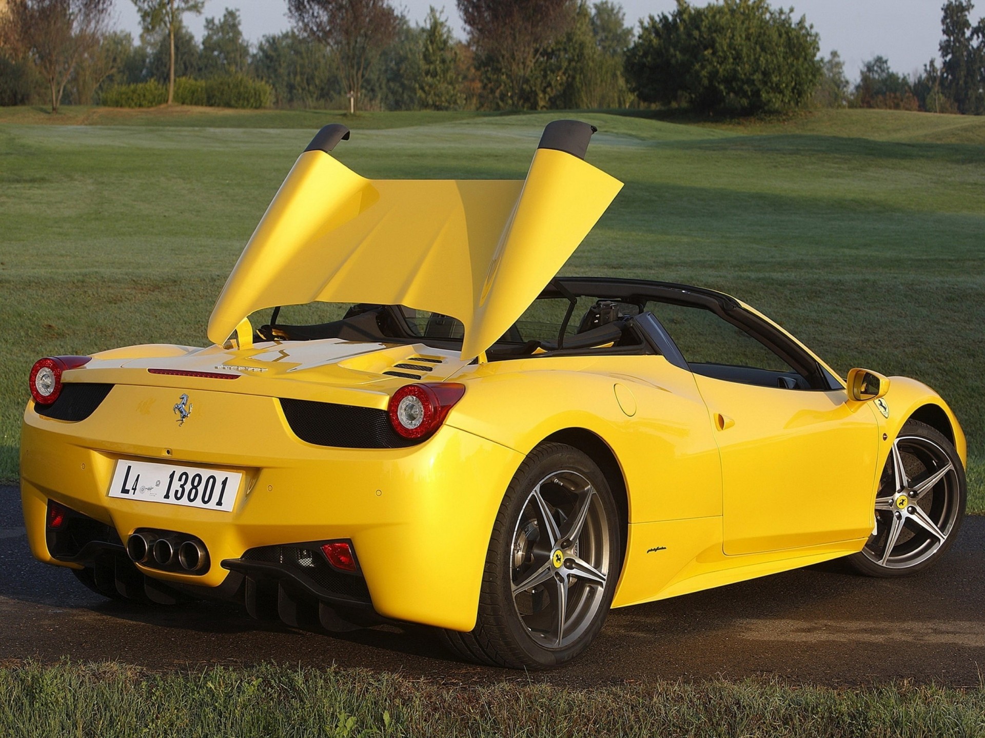 Ferrari 599 GTB из чистого золота