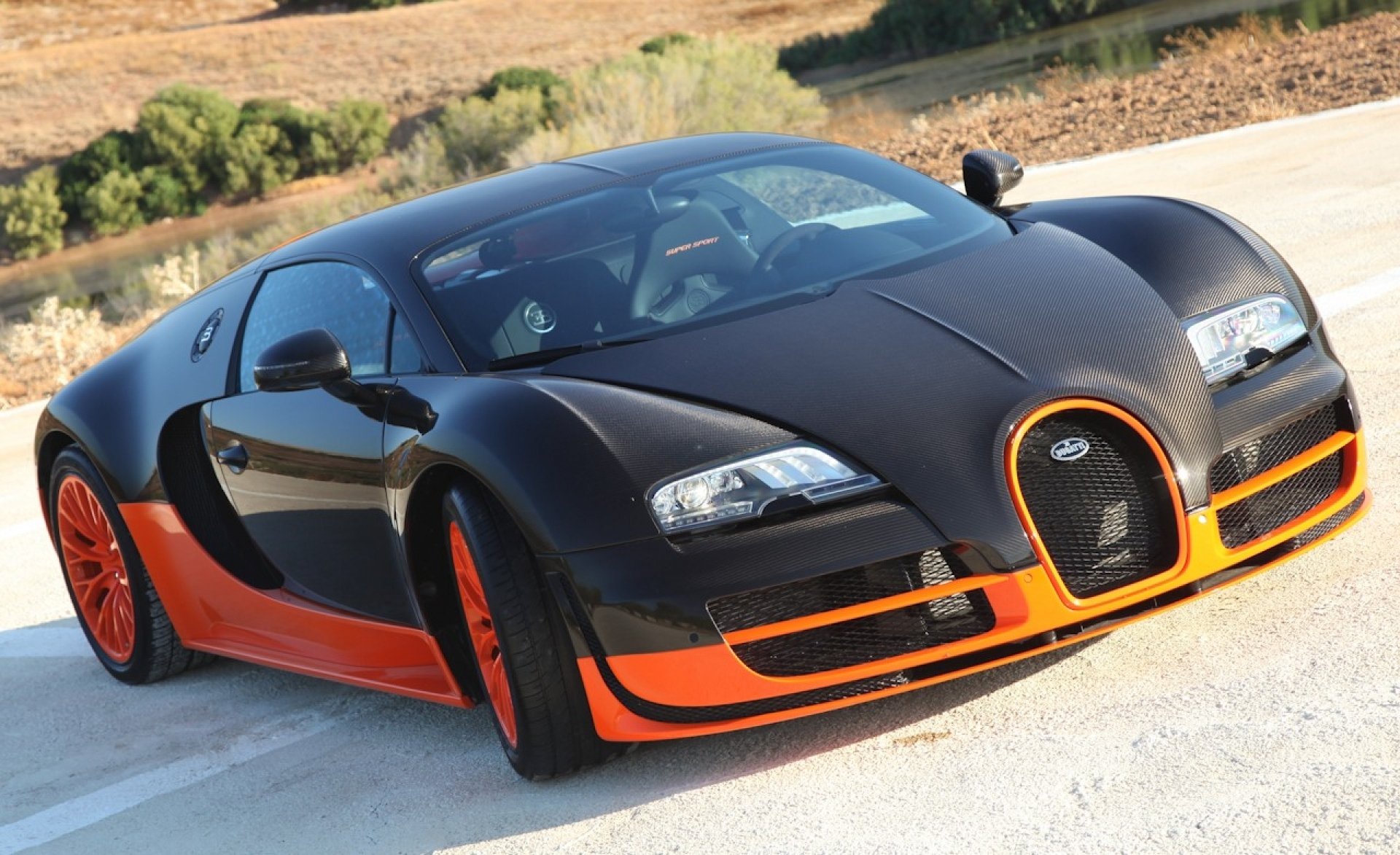 Машина быстрее бугатти. Bugatti Veyron 16.4 Supersport. Bugatti Veyron 16.4 Grand Sport Vitesse. Машина Bugatti Veyron 16 4.