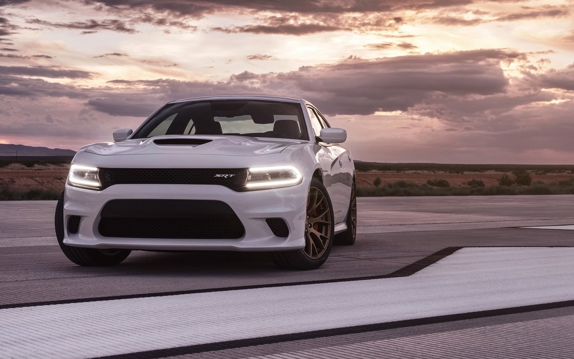 Dodge Charger srt на обои 1024x1024