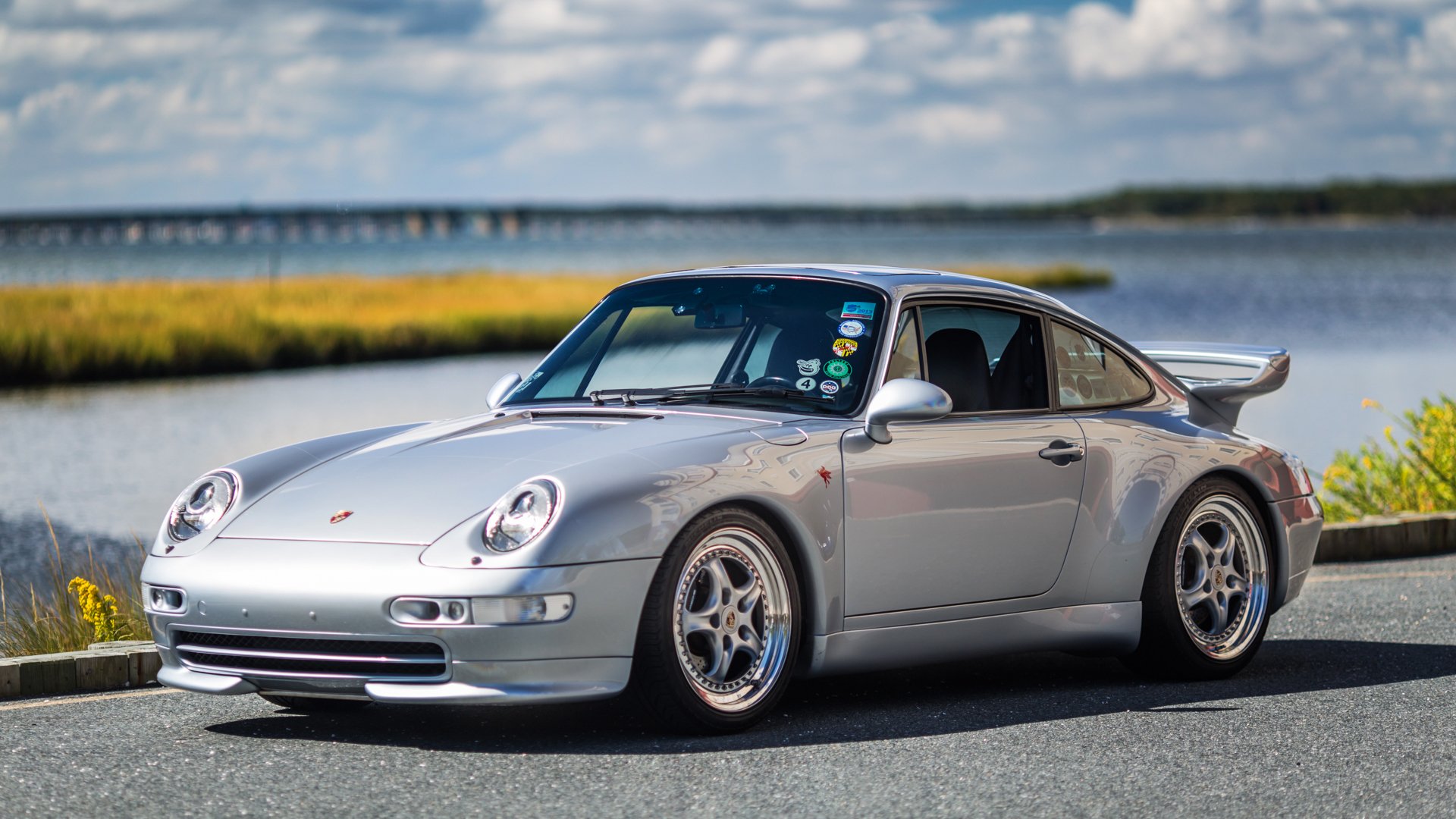 Машина Порше 911 с верху