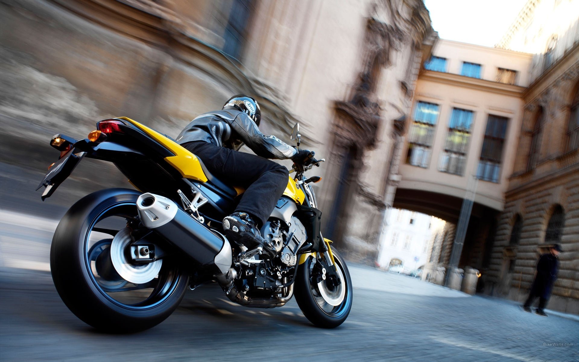 Yamaha fz1 Wallpaper