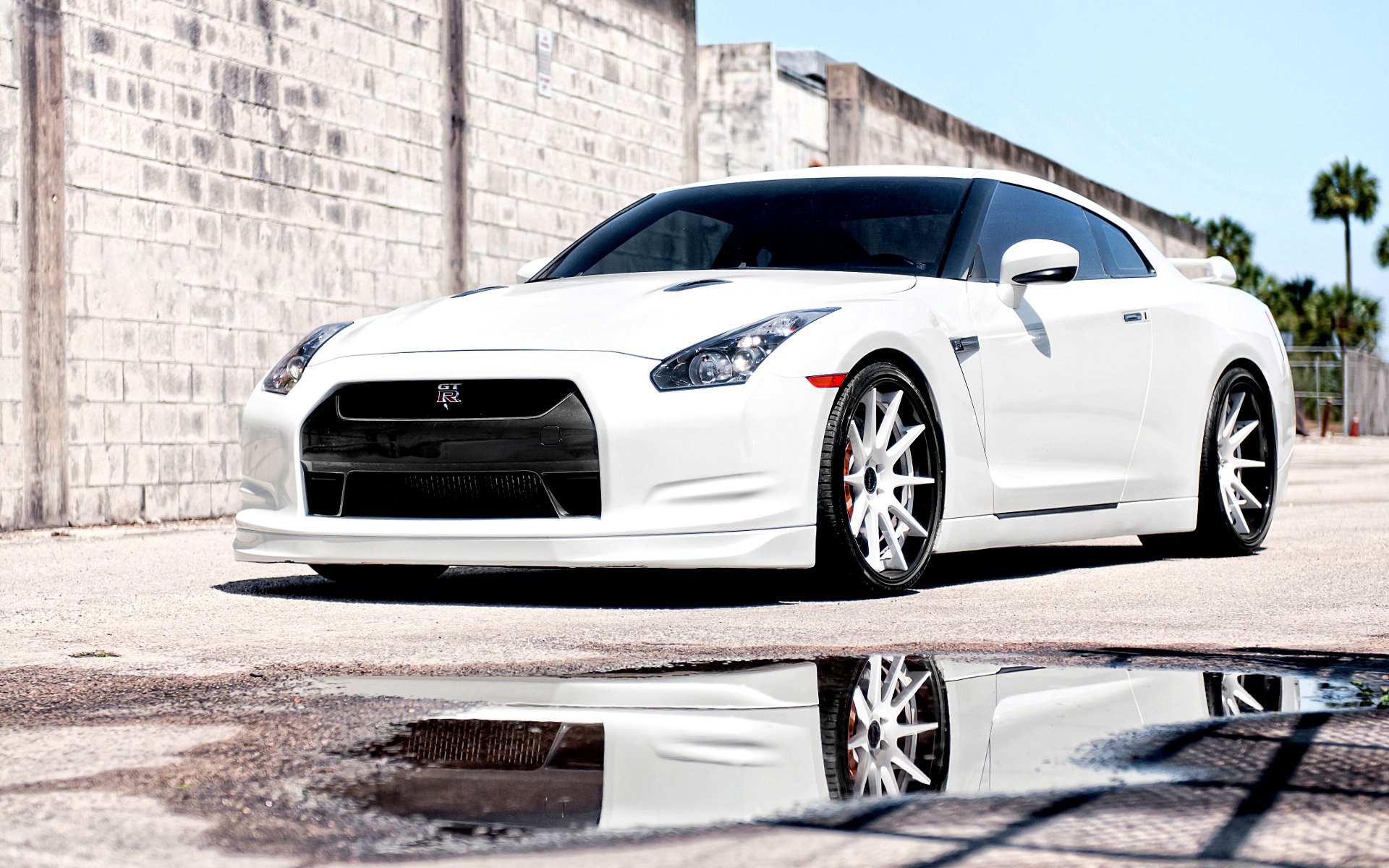Nissan GTR r35 White