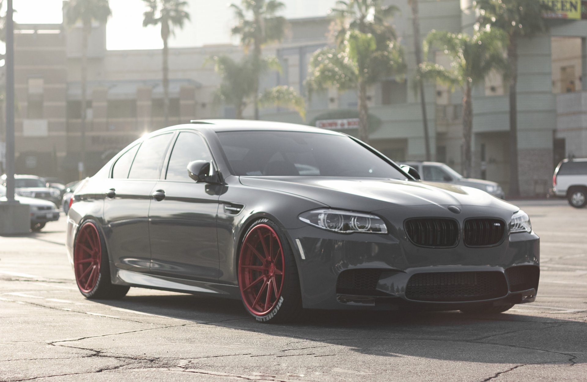 BMW m5 f10 красная