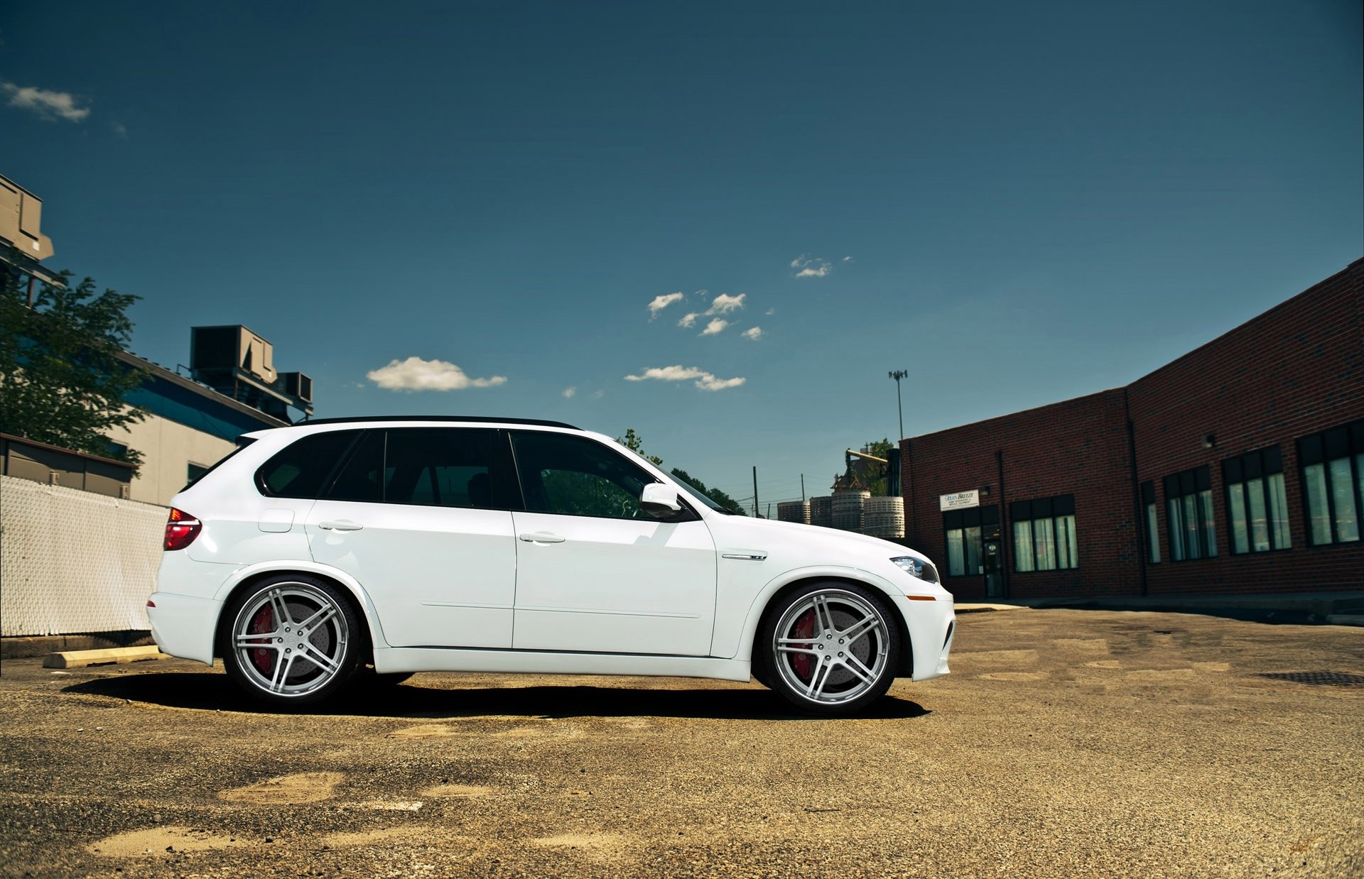 9 48 х 5. BMW x5m White. BMW x5m e70 White. BMW x5 Rotiform. BMW x5 e70 Wheels.