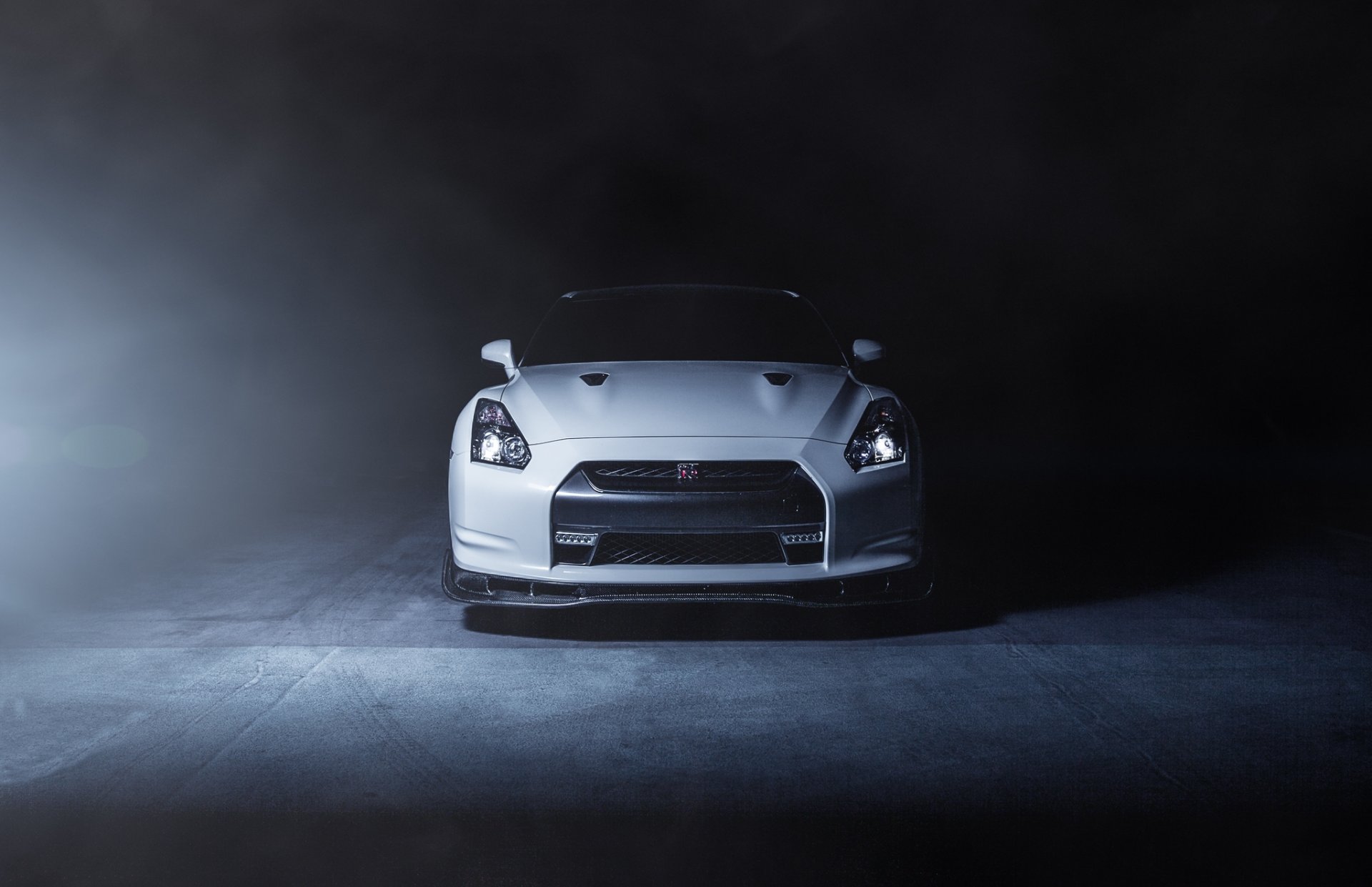 Nissan GTR r35 White