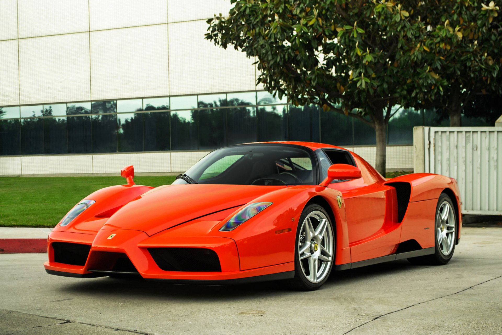 Ferrari Enzo спереди