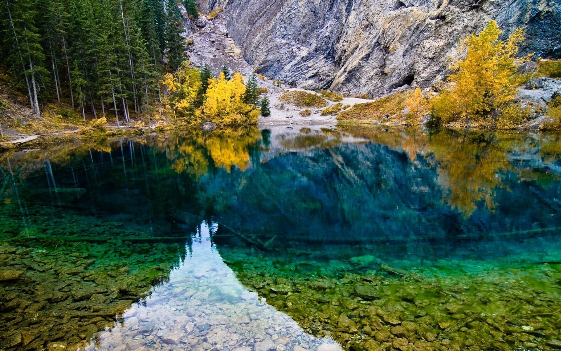 И тихая прозрачная вода