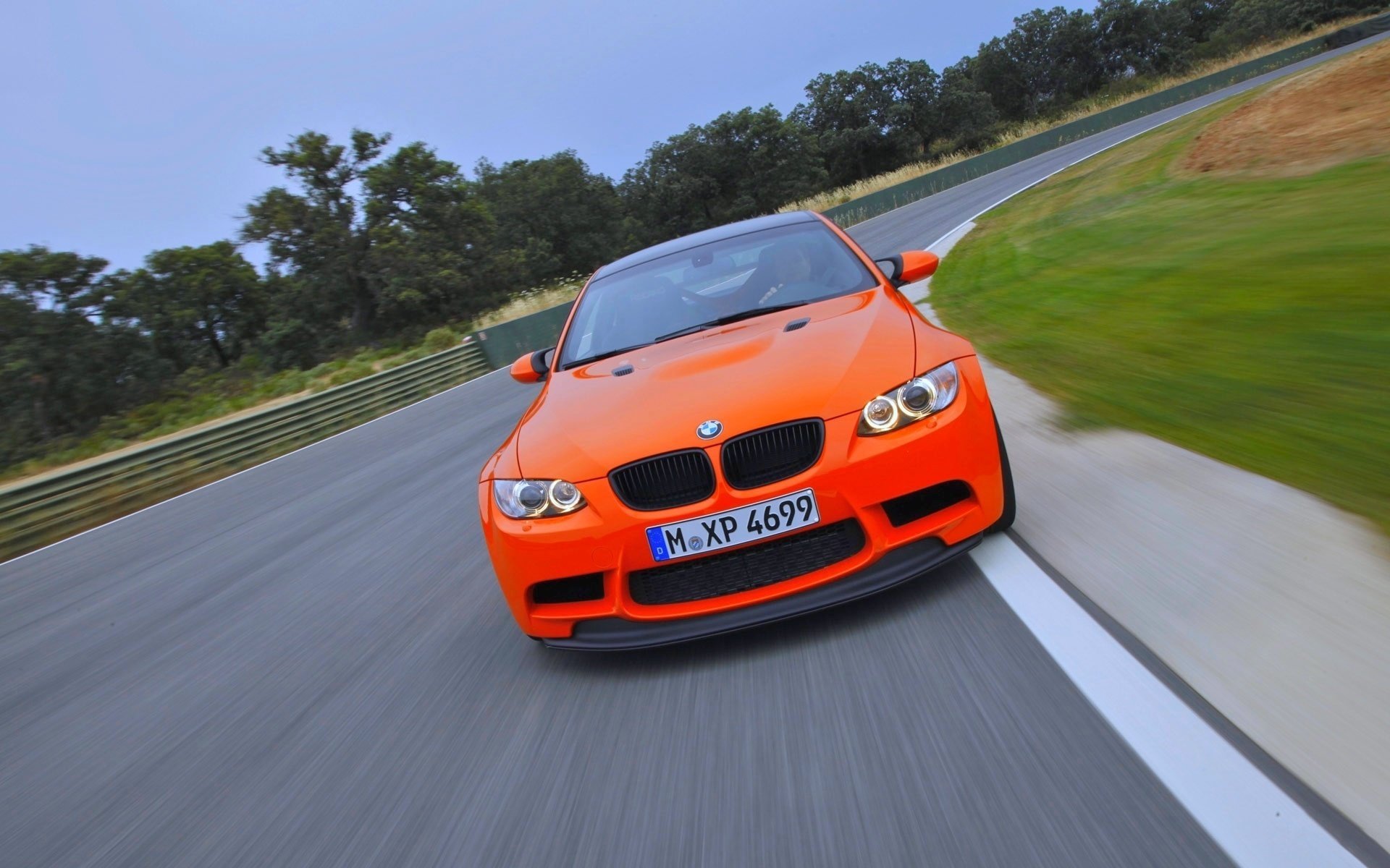 BMW e92 оранжевая